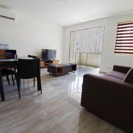 F7 Room 2, Private Bedroom Two Single Beds Shared Bathroom In Shared Flat Msida Exteriör bild