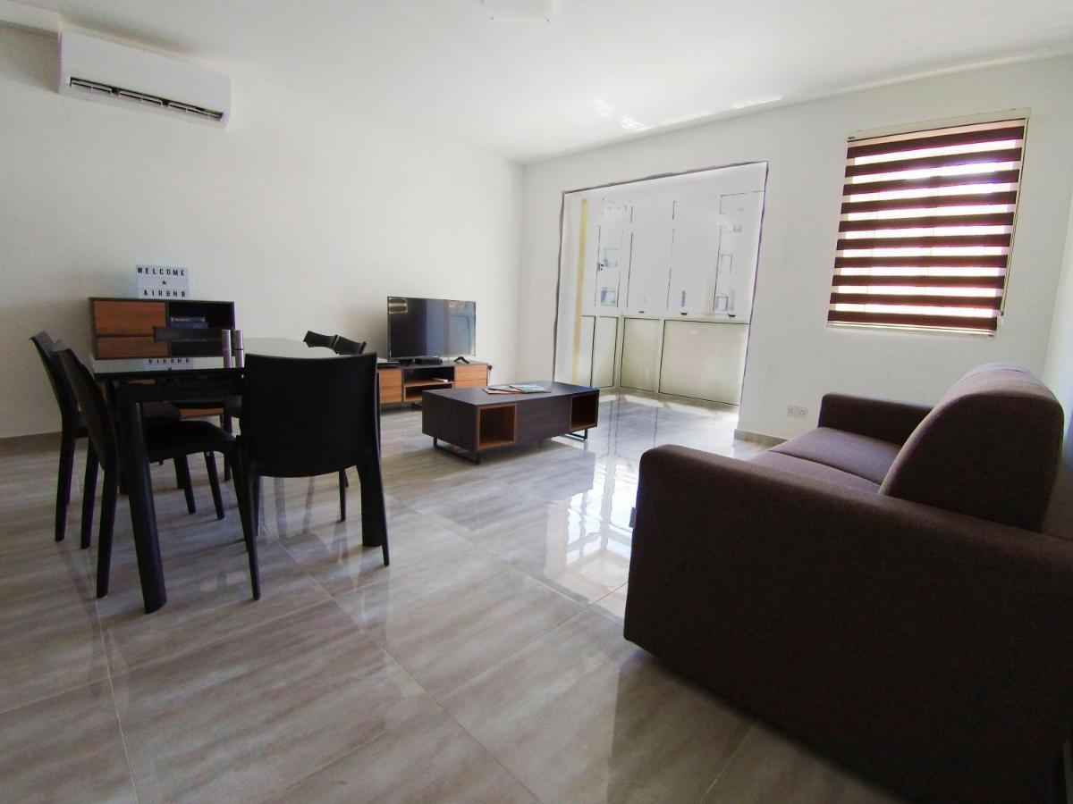 F7 Room 2, Private Bedroom Two Single Beds Shared Bathroom In Shared Flat Msida Exteriör bild
