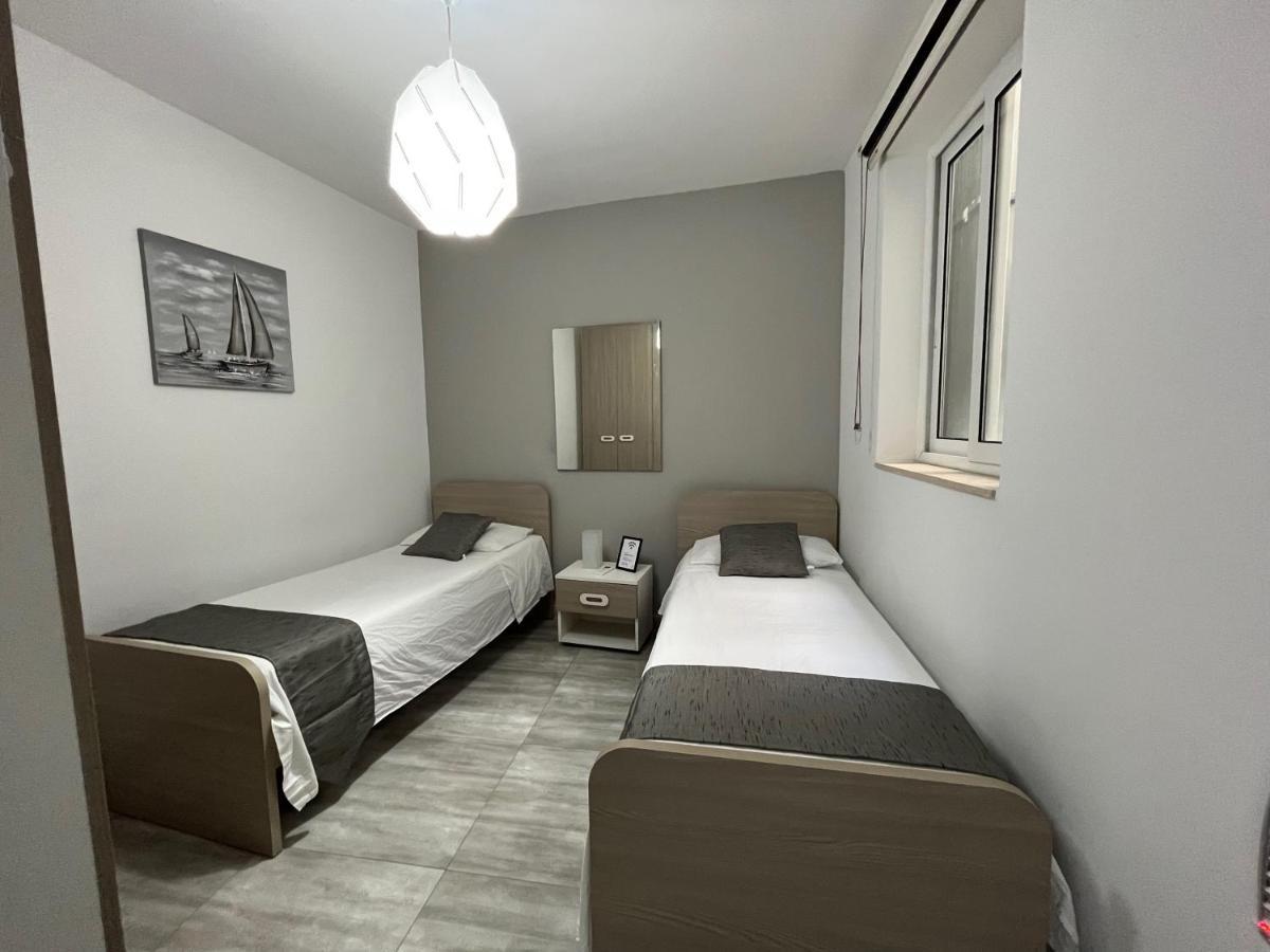 F7 Room 2, Private Bedroom Two Single Beds Shared Bathroom In Shared Flat Msida Exteriör bild