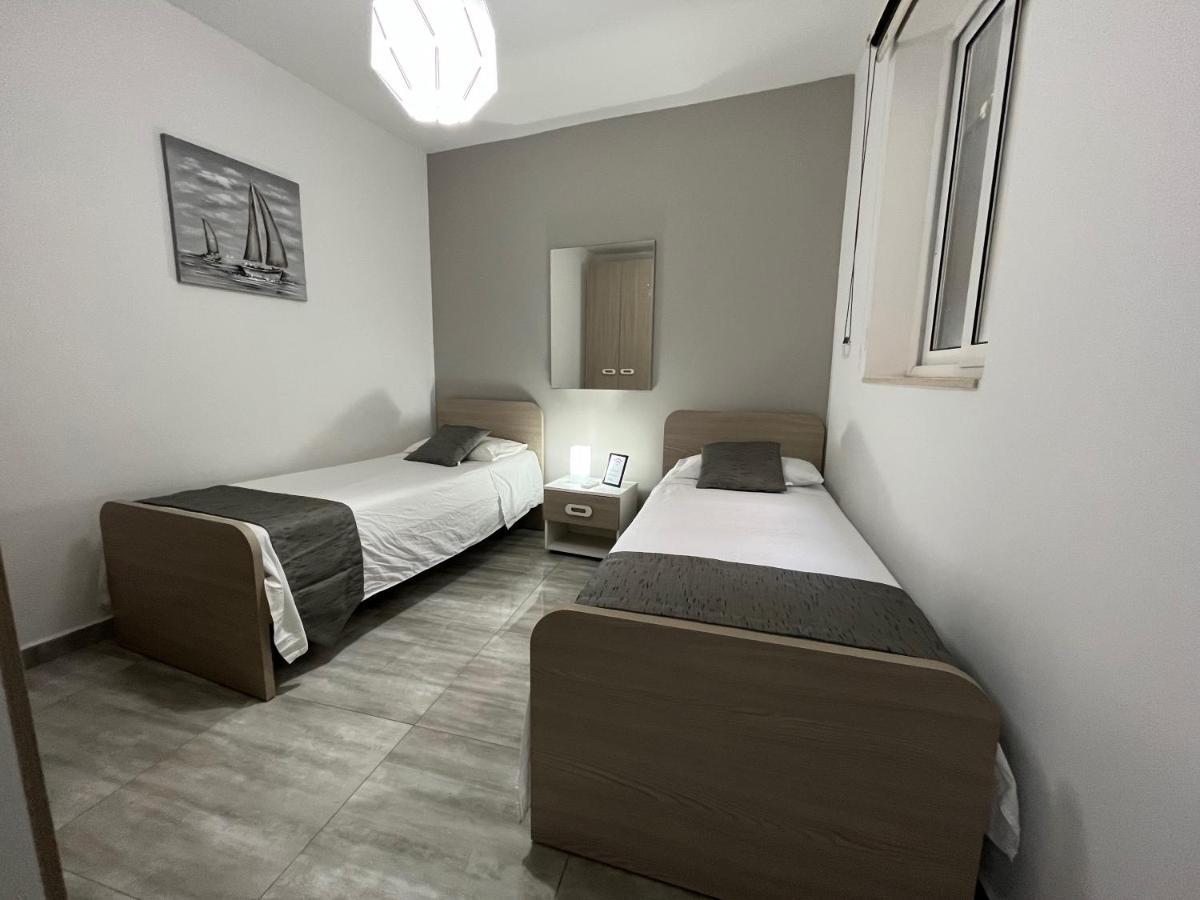 F7 Room 2, Private Bedroom Two Single Beds Shared Bathroom In Shared Flat Msida Exteriör bild
